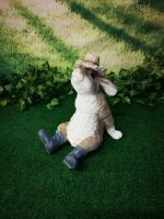 Tierfigur Hase sitzend mit Hut Lebensecht Deko Gartendeko Schleswig-Holstein - Harrislee Vorschau