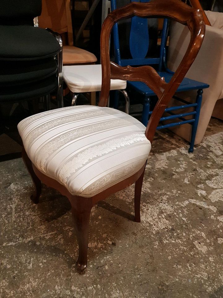 Schöner Vintage Stuhl in Detmold
