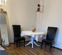 Runder Tisch mit zwei Stühlen ab 31.05.24 Niedersachsen - Laatzen Vorschau