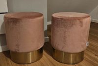 2 Hocker, Samtbezug in der Farbe rosé/ gold (KARE Design) Nordrhein-Westfalen - Hürth Vorschau