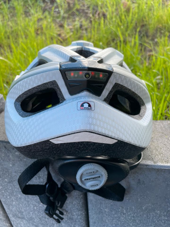 Weißer Fahrradhelm, Helm für Erwachsene in Detmold