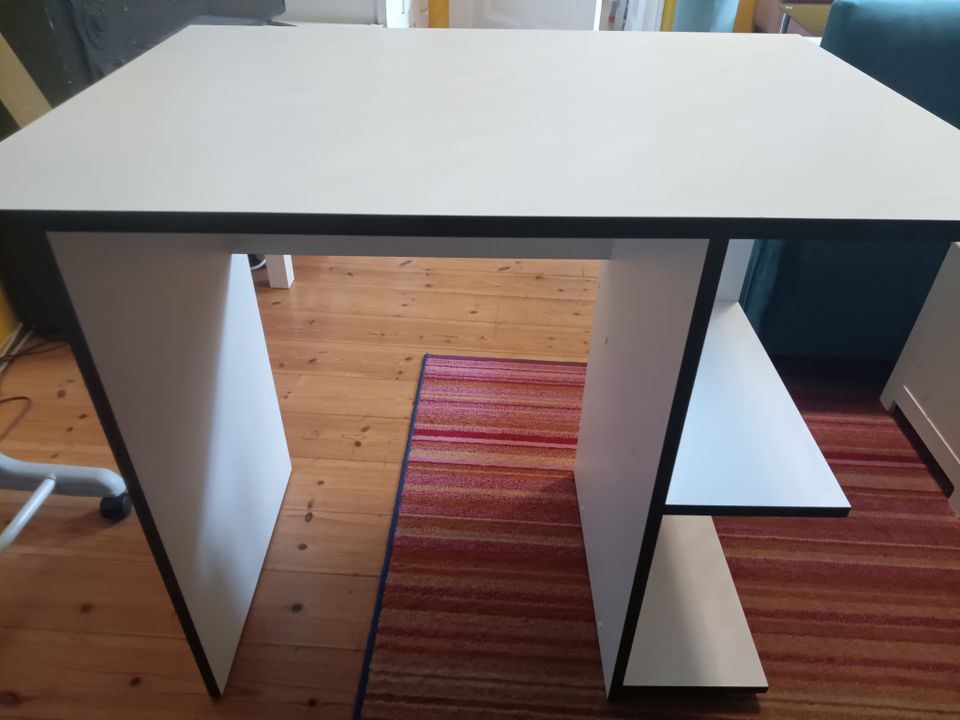 kleiner Schreibtisch in Berlin