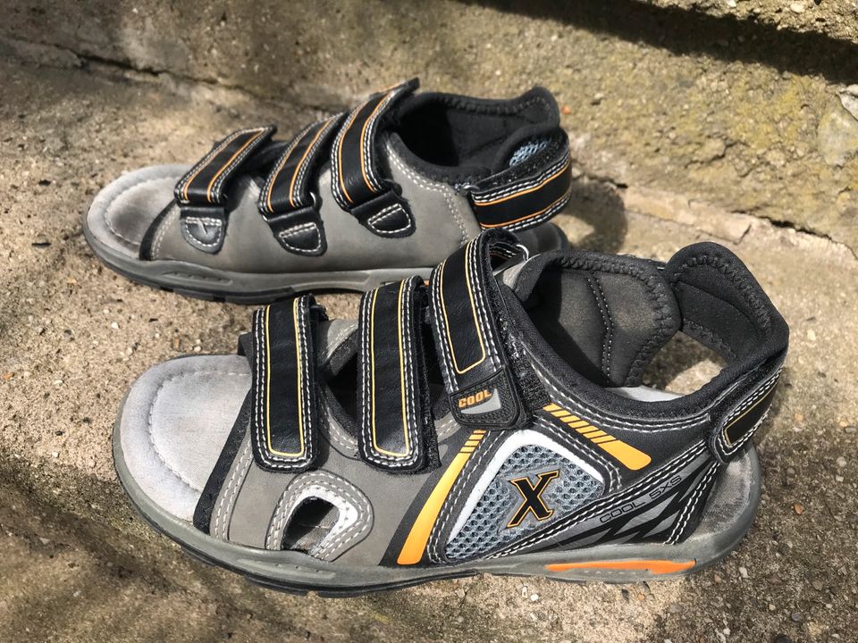 Sandalen Schuhe Sommer Jungs Gr. 34 inkl. Versand in Felsberg