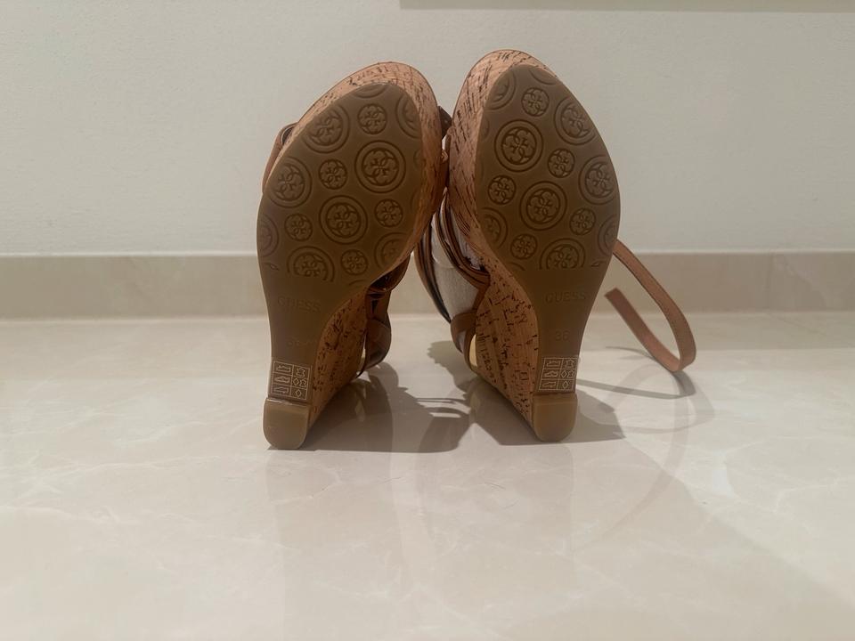Guess Wickel-Plateau-Schuhe, Gr. 36, Farbe braun, ungetragen in Freiburg im Breisgau