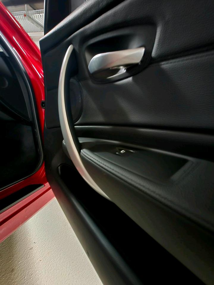 BMW 1er Facelift 118i 2.Hand/Leder/LED Griff/Start-Stop/SHZ/ in Allensbach