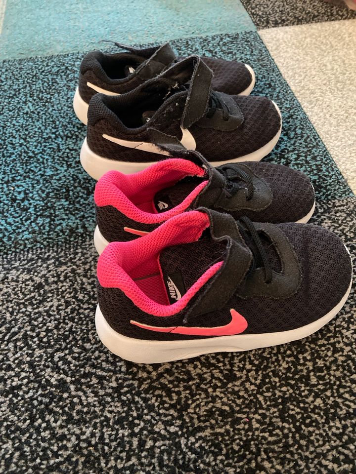 Nike, Kinder, pink Gr. 25, schwarz Gr. 26 in Gehrden