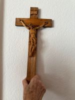 Handgeschnitztes Holzkreuz mit Jesus Freiburg im Breisgau - Kirchzarten Vorschau