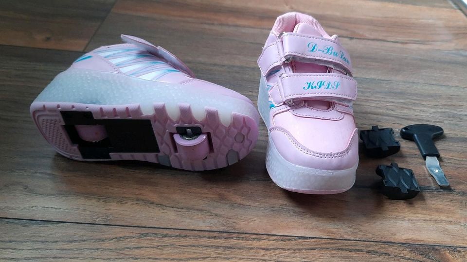 Top! Mädchen Rollschuhe / Turnschuhe/Schuhe in Pink, Gr. 26 in Sundern (Sauerland)
