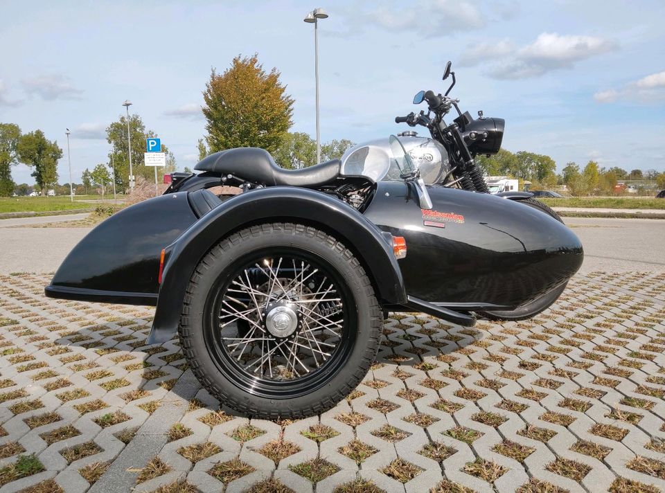 W 650 Gespann , Watsonian Meteor Beiwagen in München