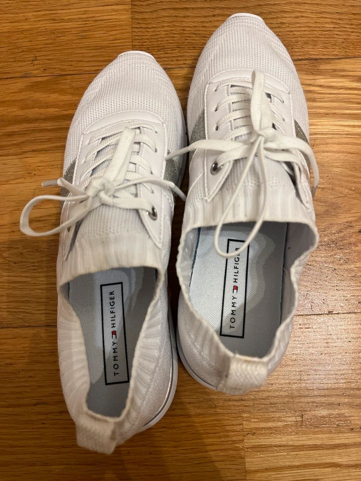 Tommy Hilfiger Turnschuhe Sneakers Gr. 37 in Weingarten