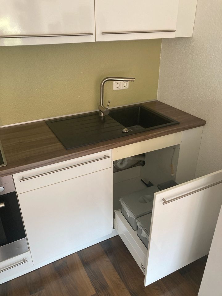 Flexible Küchenzeile mit Highboard in Erfurt