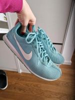 Nike Schuhe Sneaker Laufschuhe mint weiss 38.5 Nordrhein-Westfalen - Neuss Vorschau