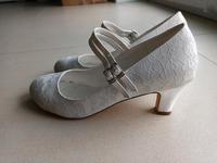 Hochzeitsschuhe mit Spitze Hessen - Solms Vorschau