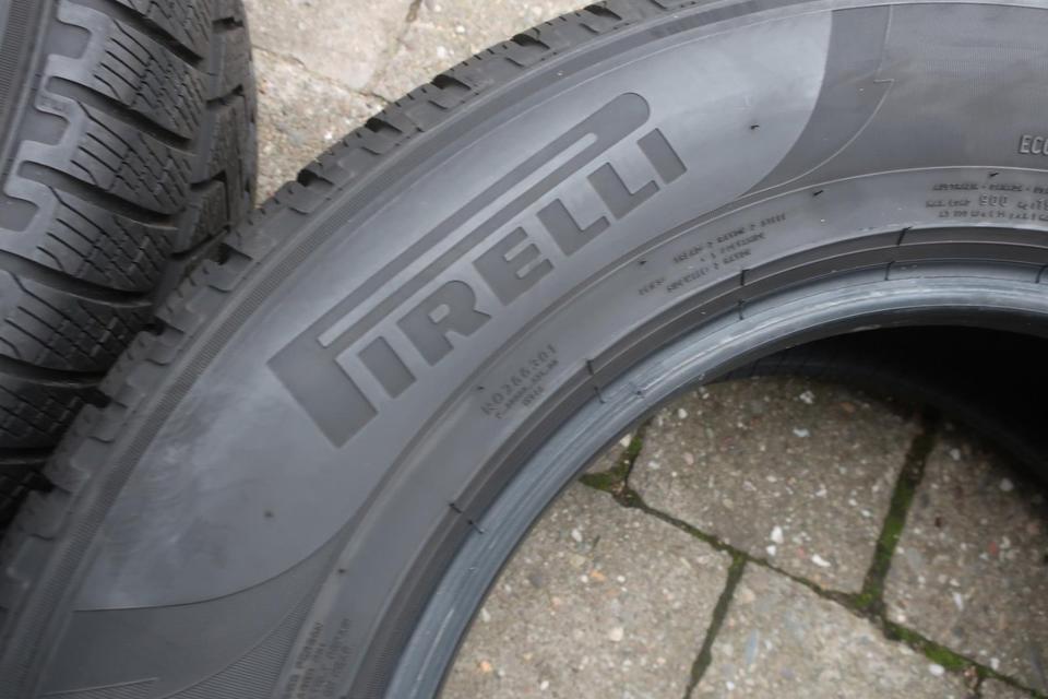 2x Winterreifen Reifen Pirelli Scorpion Winter 235/65 R17 | 104H in Koblenz