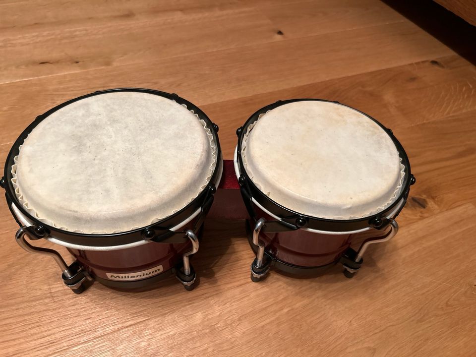 Thomann Millenium Bongo Set rot + Gigbag in Boostedt