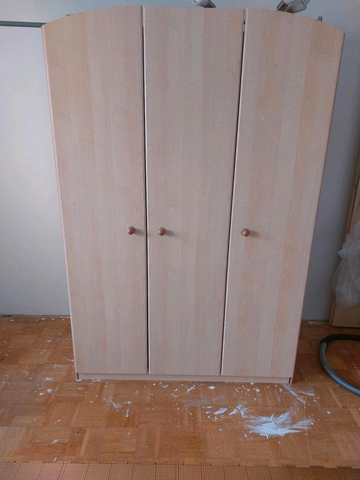 Umbaubett+Kleiderschrank + Wickelkommode in Limburg