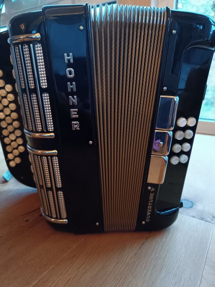 Hohner Ouverture V Harmonika Akkordion mit originalem Koffer in Ruderatshofen