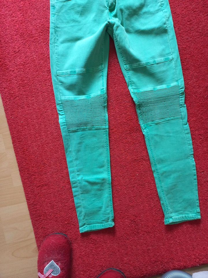 Fetzige knallgrüne Jeans in 38/ 40 in Wiesbaden