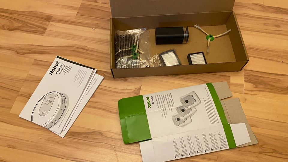 Roomba iRobot i7 inkl. Station mit Entleerung und Zubehör in Reinhardshagen