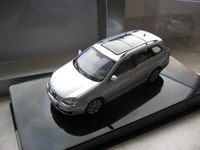 VW Golf V 5 Variant Silber 1:43 Autoart OVP Modellauto Dresden - Schönfeld-Weißig Vorschau