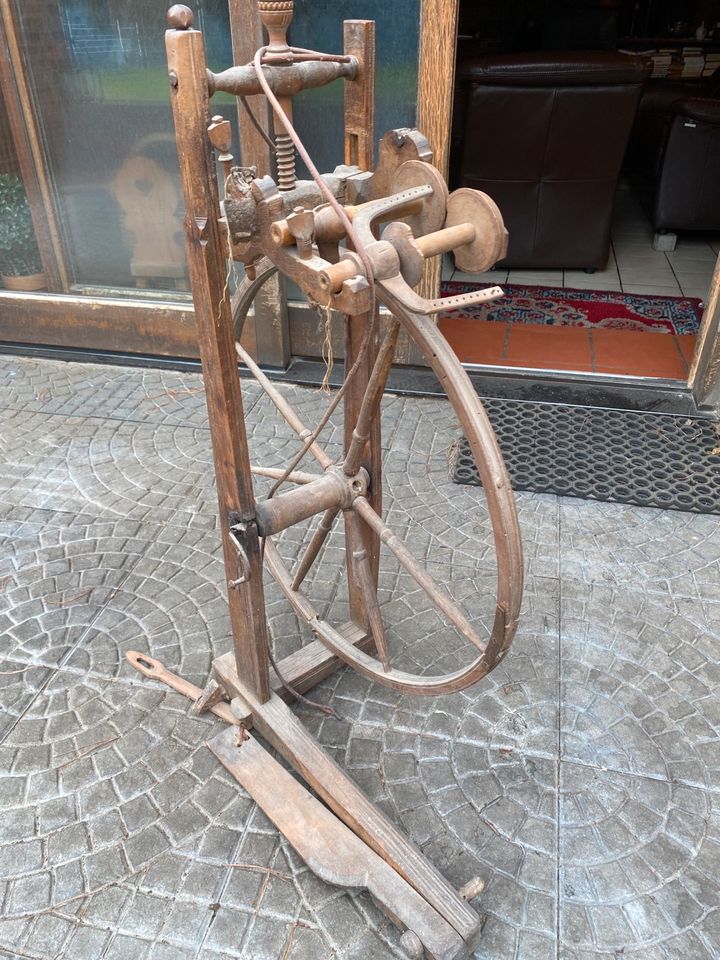 Antikes Spinnrad in Viersen