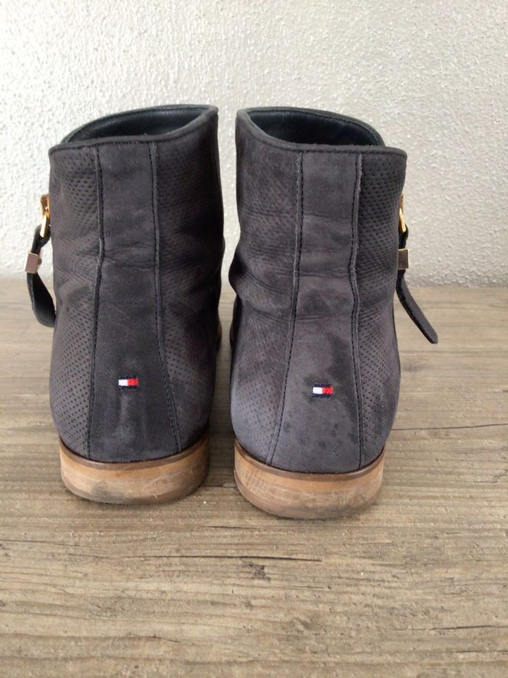 Tommy Hilfiger Stiefeletten blau Gr 40 in Gaimersheim