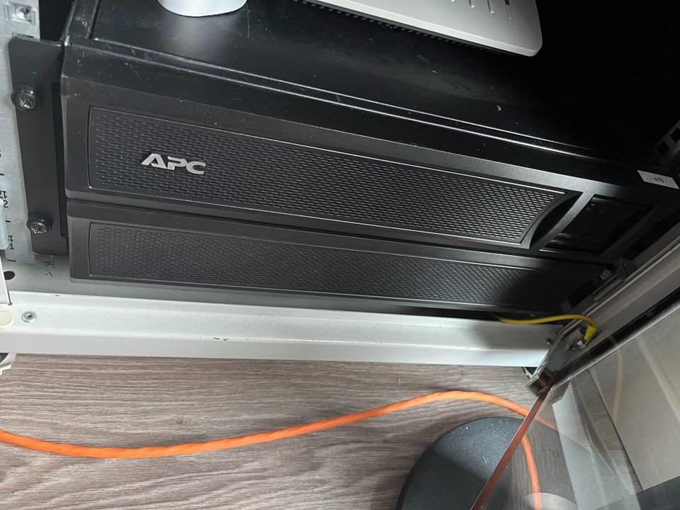 USV von APC _ Modell: APC Smart UPS x 2200 (Notstrom Reserve) in Berlin