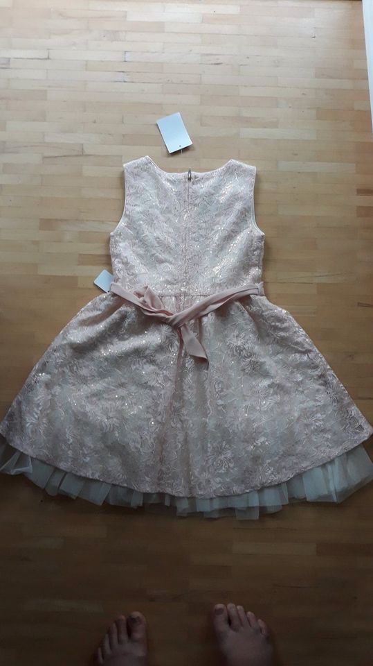 Festliches Mädchen-Kleid in Größe 128 in Heitersheim