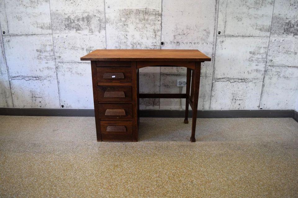 Alter, antiker Schreibtisch, Tisch, Arbeitstisch. in Hannover