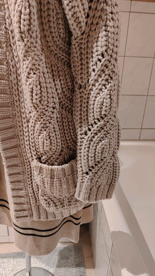 Pullover, Cardigan mit zwei taschen sticke,Große M in Kaufering