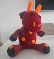 Handarbeit Drache gehäkelt Amigurumi Neu Dino Rot Baby Geschenk Bayern - Augsburg Vorschau