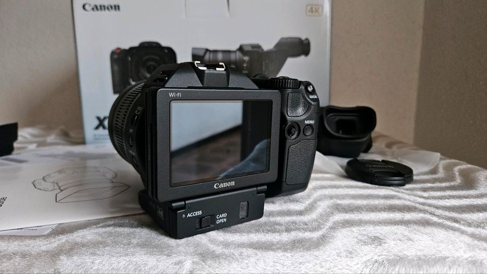 4K Cinema Camcorder Canon XC10 in Waldaschaff