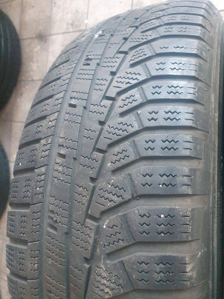 Hankook M+S Winterreifen 215/70R16 100T in Essen