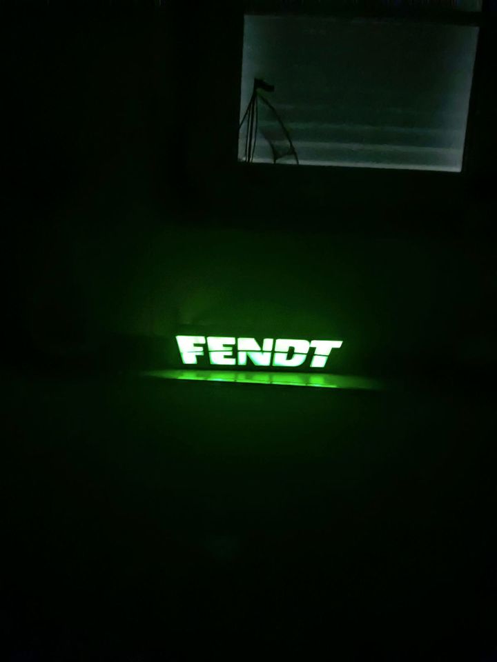 Fendt LED Lampe Batterie betrieben Trecker Tractor in Trappenkamp