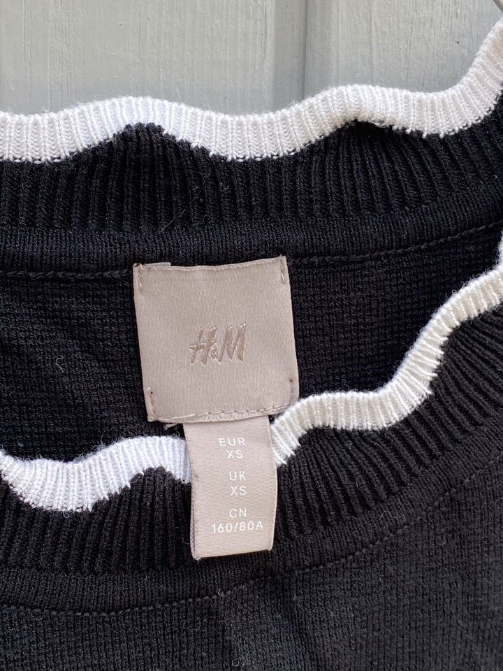 Pullover H&M schwarz weiß XS Oberteil langarm in Saarbrücken