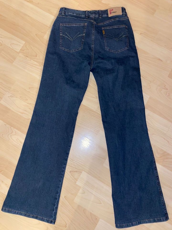 Rosner Jeans Stretch Gr. 36 gerades Bein Strass blaue Waschung in Berlin