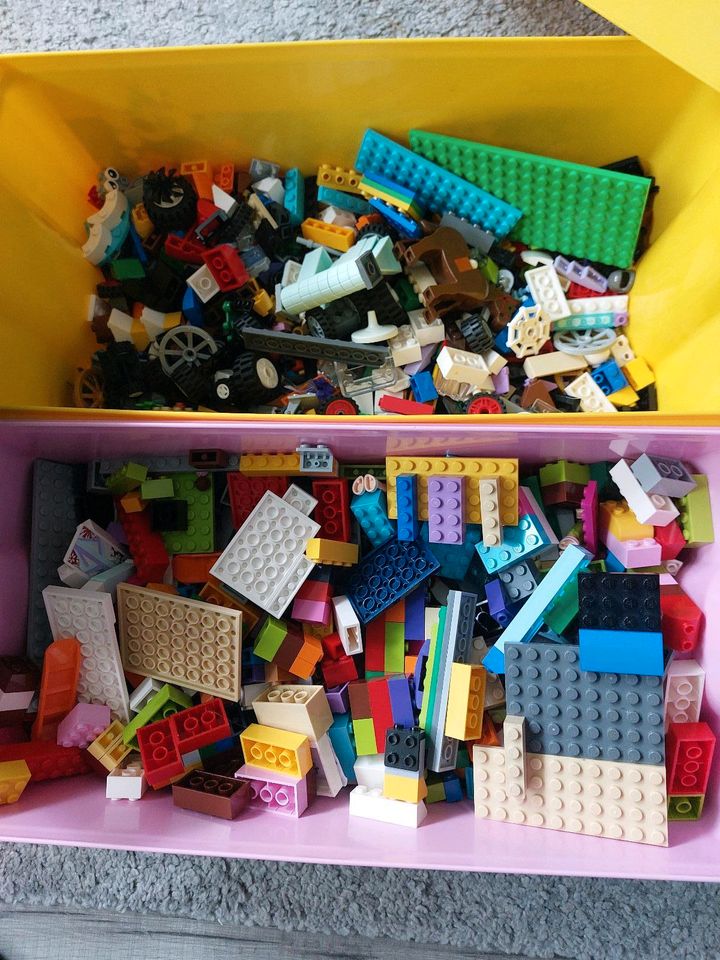 LEGO 2 Boxen inkl. div Steine und Platten in Itzehoe