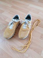 Senfgelbe Tamaris Sneaker, Turnschuhe, Halbschuhe in 38 Baden-Württemberg - Weil am Rhein Vorschau