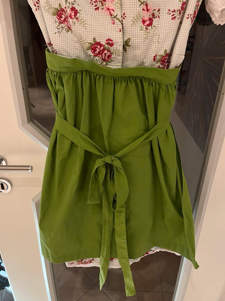 Dirndl Größe 46 L XL mit Schürze und Bluse in Bremerhaven