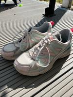 Skechers Damen Turnschuhe Größe 39 Nordrhein-Westfalen - Kerpen Vorschau