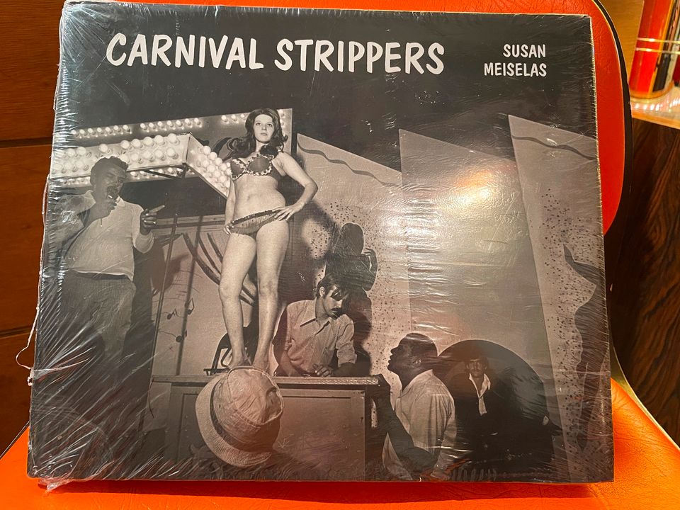 Carnival Strippers - Susan Meiselas in Köln