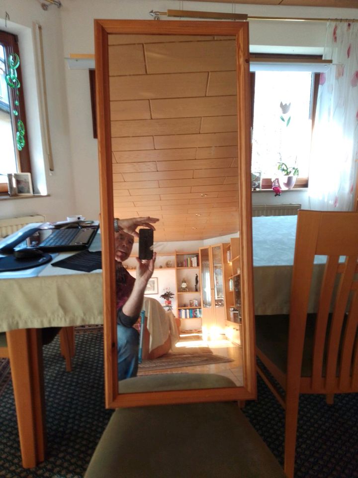 Spiegel auf Holzrahmen in Villingen-Schwenningen