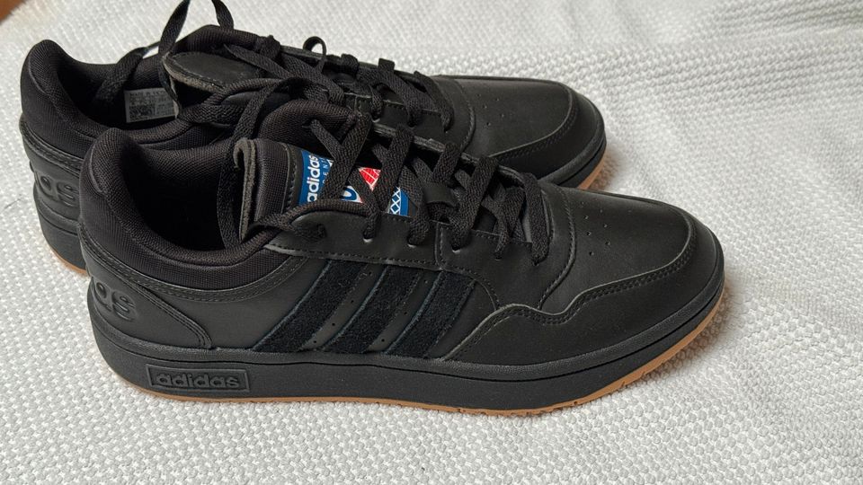 adidas Herren Hoops 3.0 Sneaker schwarz neu in Grevenbroich