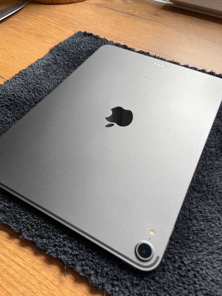 Apple iPad Pro 11" 2018 + Folio Keyboard. Gebraucht, Mw.Str. in Feldkirchen-Westerham