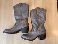 NEU! Stiefel mit Glitzer Kreuz Gr. 40 Winterstiefel Nieten Niedersachsen - Bad Pyrmont Vorschau