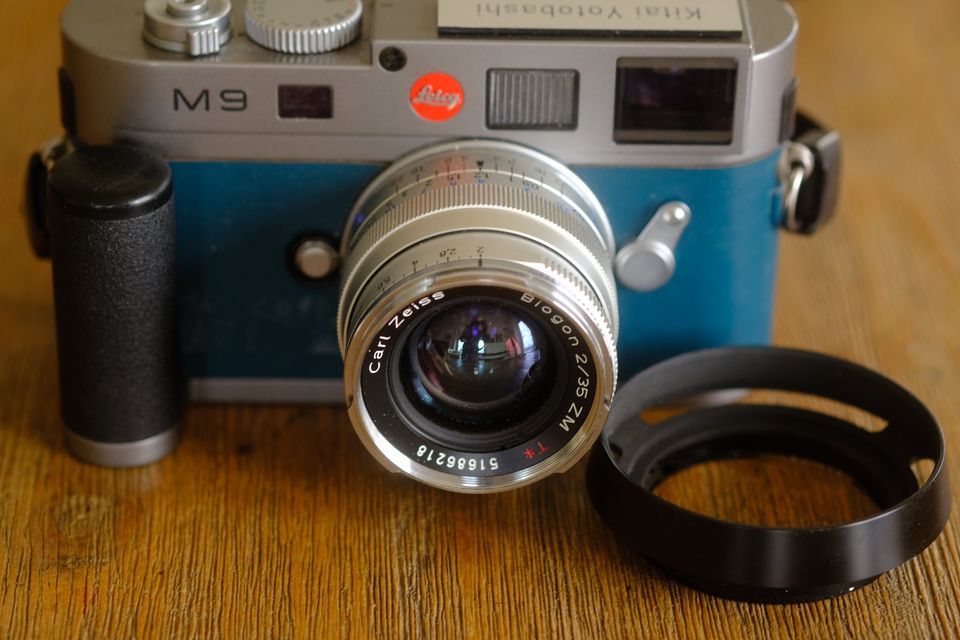 Leica M9 Sondermodel mit Objektiv in Leun