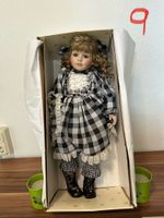 Sammlerpuppe "Puppe in kariertem Kleid" Saarland - Bexbach Vorschau