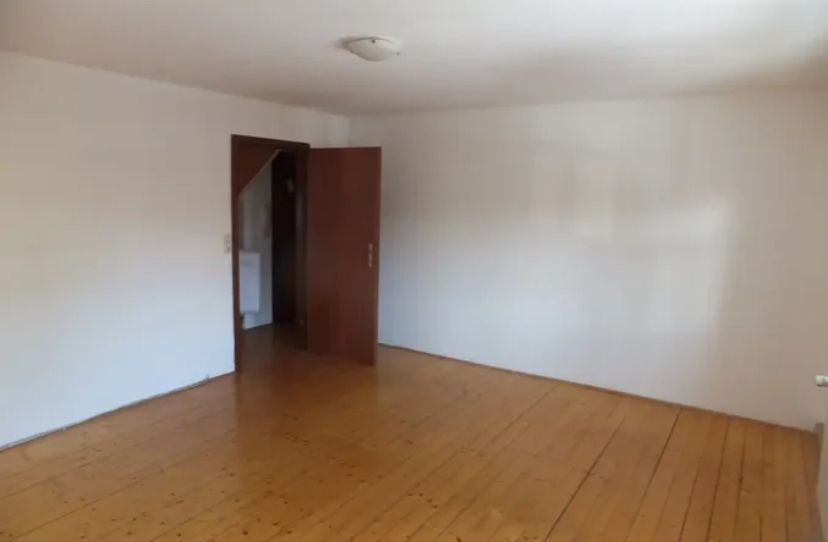 keine 08/15 Whg. - großzügige 3 Zimmerwohnung (über 2 Ebenen = Maisonette) in der Altstadt, ideal für 3er WG oder Familie, frei 01.06.2024 in Freiberg