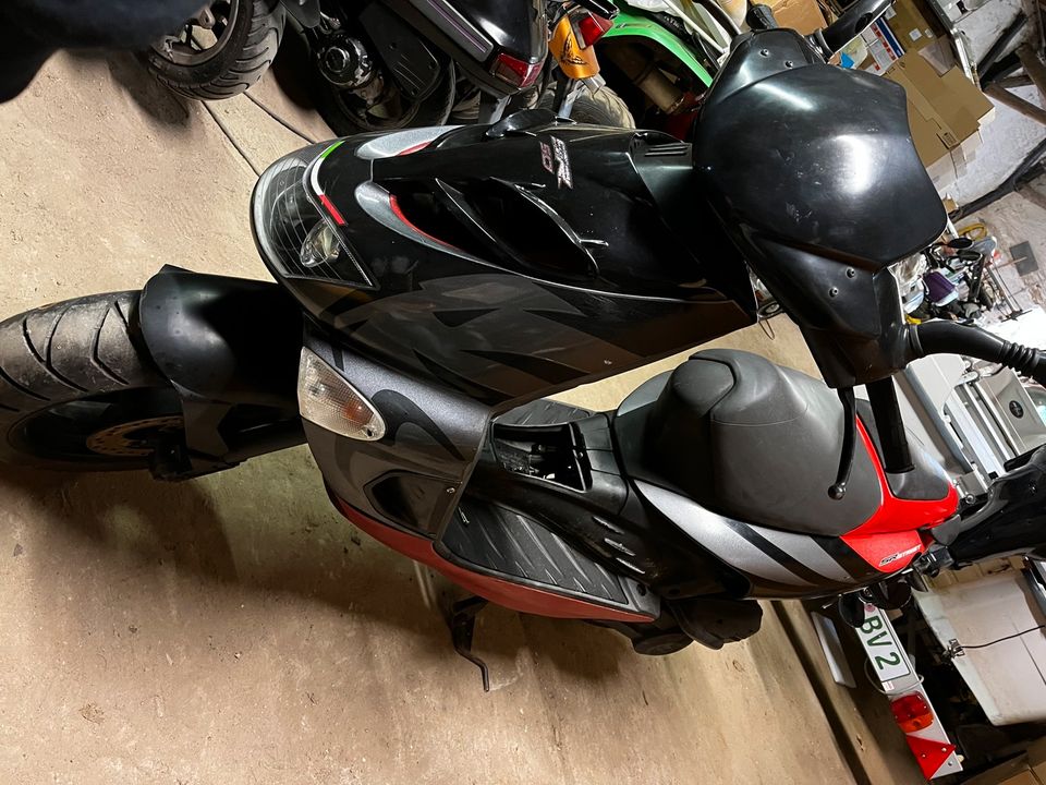 Aprilia SR50 Ditech Roller 2 Takt / Einspritzung / Papiere in Greifswald