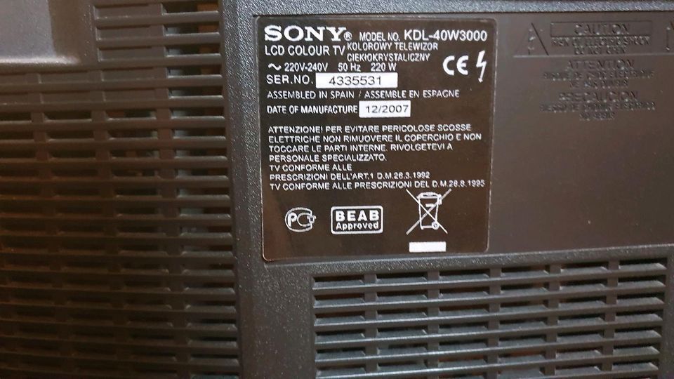 Sony Bravia KDL-40V3000 (40 Zoll) 1080p HD LCD Fernseher in Spornitz